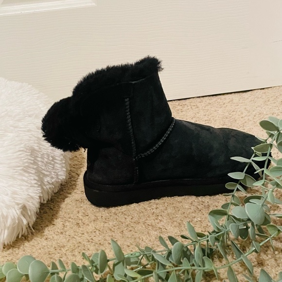 BLACK UGGS - Picture 4 of 7